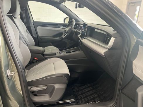 New 2026 Volkswagen Tiguan SE R-Line AWD/4WD image 40