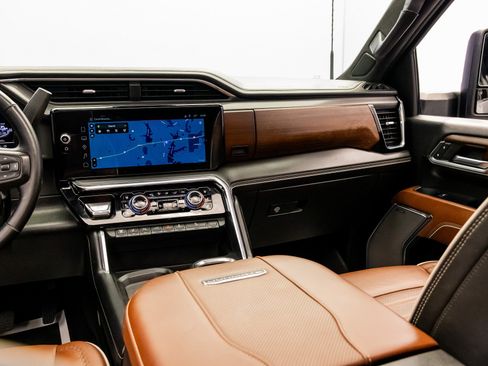 Used 2024 GMC Sierra 2500 Denali Ultimate image 42