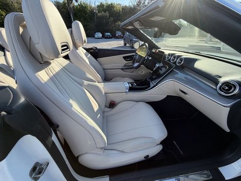 Used 2025 Mercedes-Benz CLE 300 4MATIC Cabriolet image 10