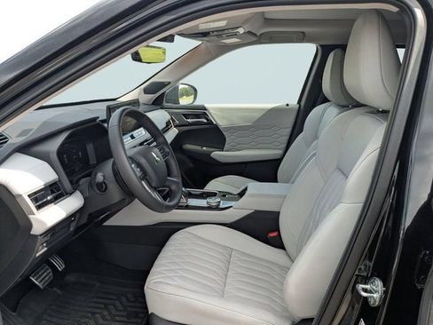 Used 2025 Mitsubishi Outlander AWD image 24
