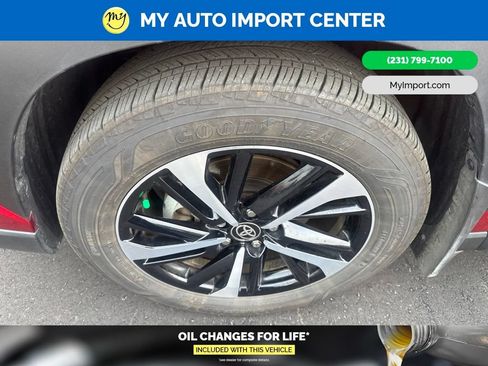 Used 2025 Toyota Corolla Cross AWD Hybrid w/ Convenience Package image 8