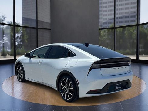Used 2026 Toyota Prius Plug-In Hybrid FWD image 5