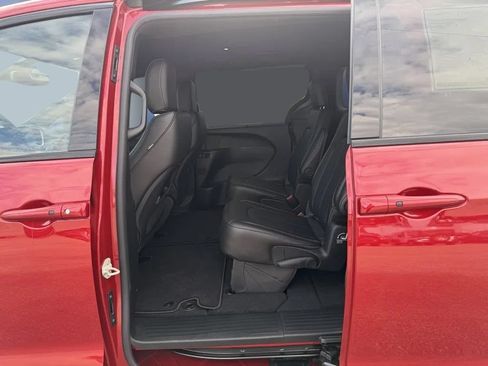 New 2026 Chrysler Pacifica Select FWD image 30