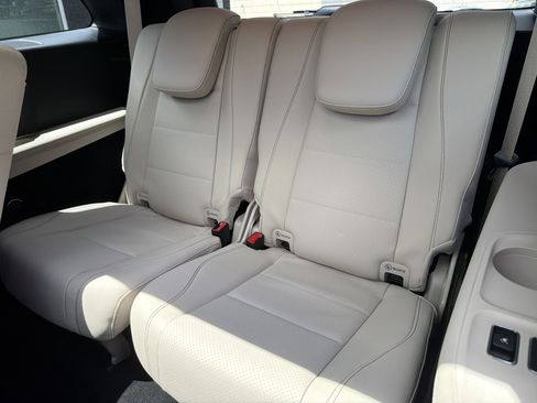 Used 2025 Mercedes-Benz GLS 450 4MATIC image 27