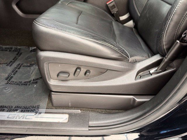Used 2016 GMC Yukon XL SLT w/ Open Road Package AWD/4WD image 15