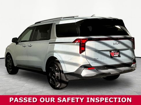 Used 2025 Kia Carnival EX FWD image 4