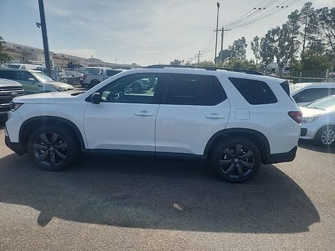 Used 2025 Honda Pilot Sport image 10