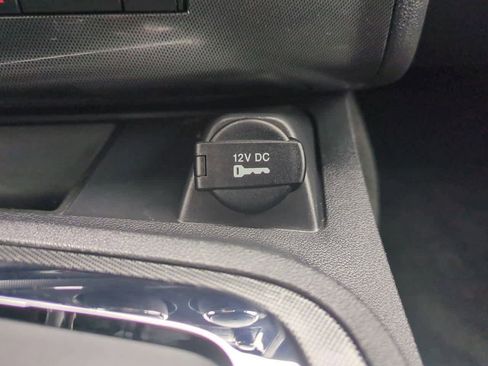 Used 2014 Dodge Challenger SXT image 25