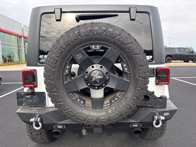 Used 2017 Jeep Wrangler Unlimited Sahara w/ Connectivity Group AWD/4WD image 5