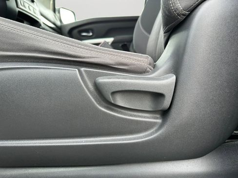 Used 2023 Nissan Titan SV image 25