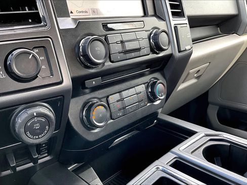 Used 2017 Ford F150 XLT w/ Equipment Group 302A Luxury image 33