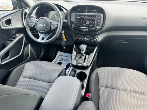 Used 2025 Kia Soul LX w/ LX Technology Package FWD image 12