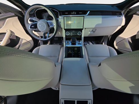 Used 2025 Jaguar F-PACE R-Dynamic S AWD/4WD image 9