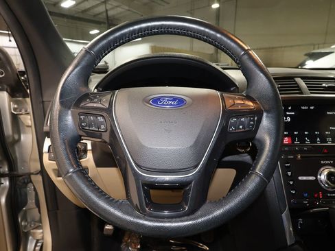 Used 2017 Ford Explorer Limited w/ Equipment Group 301A image 7