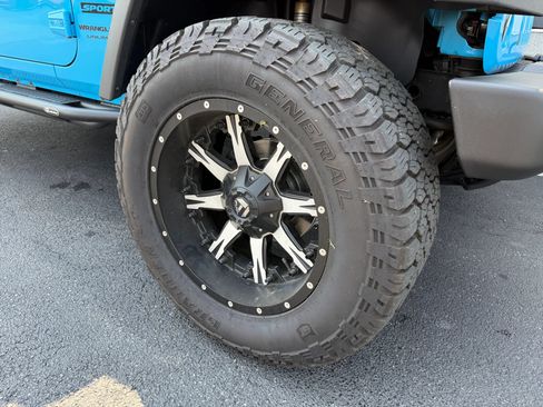 Used 2018 Jeep Wrangler Unlimited Sport S AWD/4WD image 12