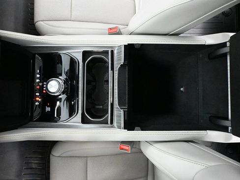 Used 2024 Jeep Wagoneer L Series II w/ Premium Group I image 38