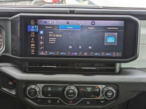 Used 2025 Jeep Gladiator Sport AWD/4WD image 19