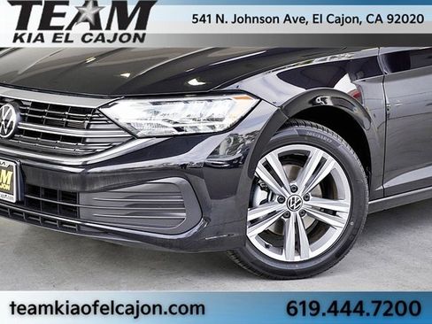 Used 2024 Volkswagen Jetta SE image 3