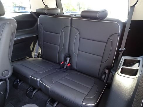 Used 2020 GMC Acadia Denali w/ Technology Package FWD image 16