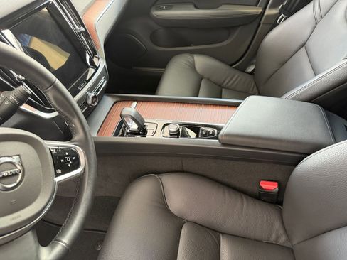 Used 2025 Volvo V60 B5 Cross Country Plus image 41