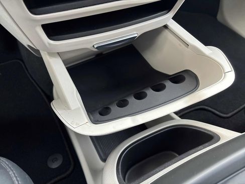 Used 2024 Chrysler Pacifica Touring-L image 28