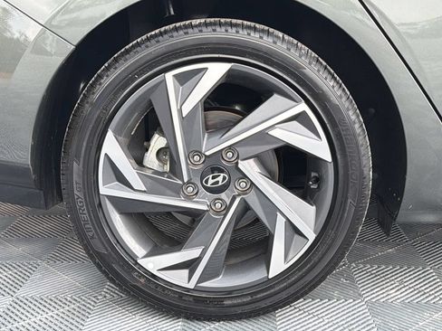 Used 2025 Hyundai Elantra Limited FWD image 21