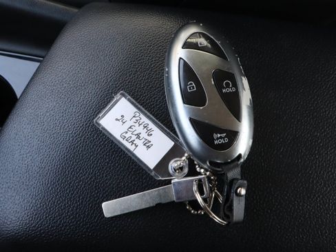 Used 2024 Hyundai Elantra Limited FWD image 31