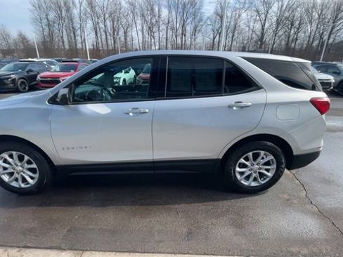 Used 2019 Chevrolet Equinox LS w/ LS Convenience Package image 5