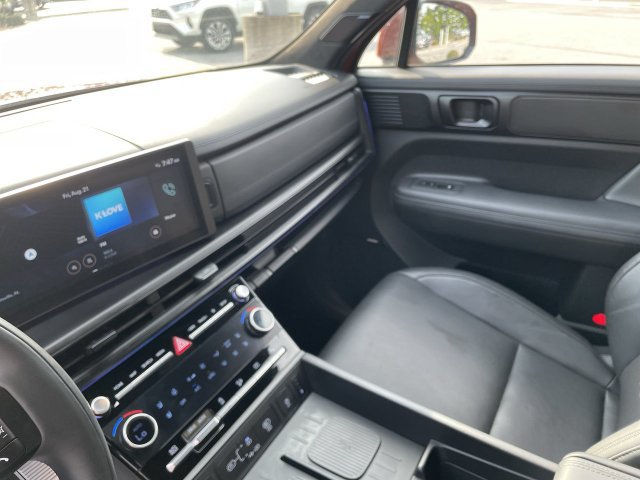 Used 2025 Hyundai Santa Fe Calligraphy FWD image 13