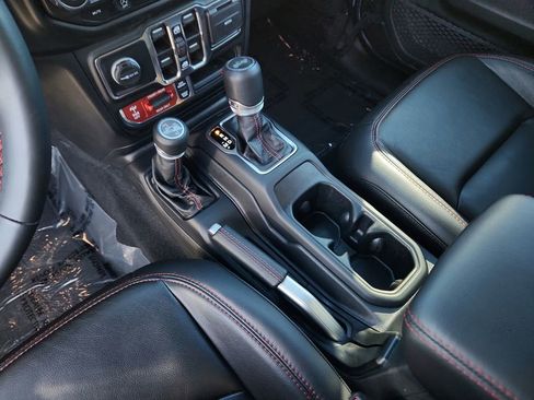 Used 2021 Jeep Wrangler Unlimited Rubicon w/ Xtreme Recon 35" Tire Package image 15