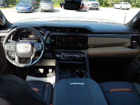 Used 2025 GMC Sierra 2500 AT4 w/ AT4 Premium Plus Package AWD/4WD image 21
