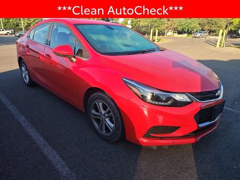 Used 2018 Chevrolet Cruze LT w/ Convenience Package FWD image 3