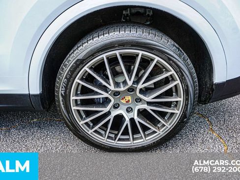 Used 2022 Porsche Cayenne Platinum Edition AWD/4WD image 16