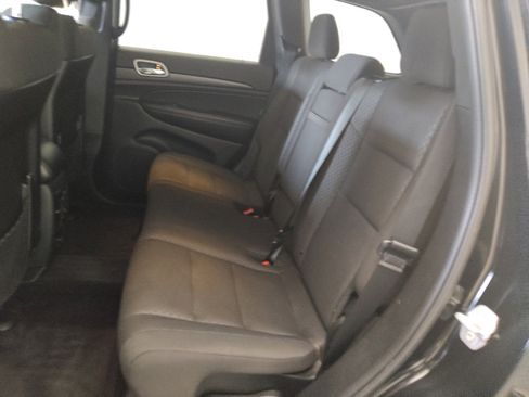Used 2018 Jeep Grand Cherokee Laredo AWD/4WD image 18
