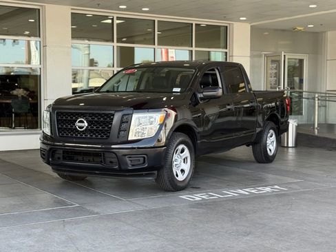 Used 2017 Nissan Titan S RWD image 2