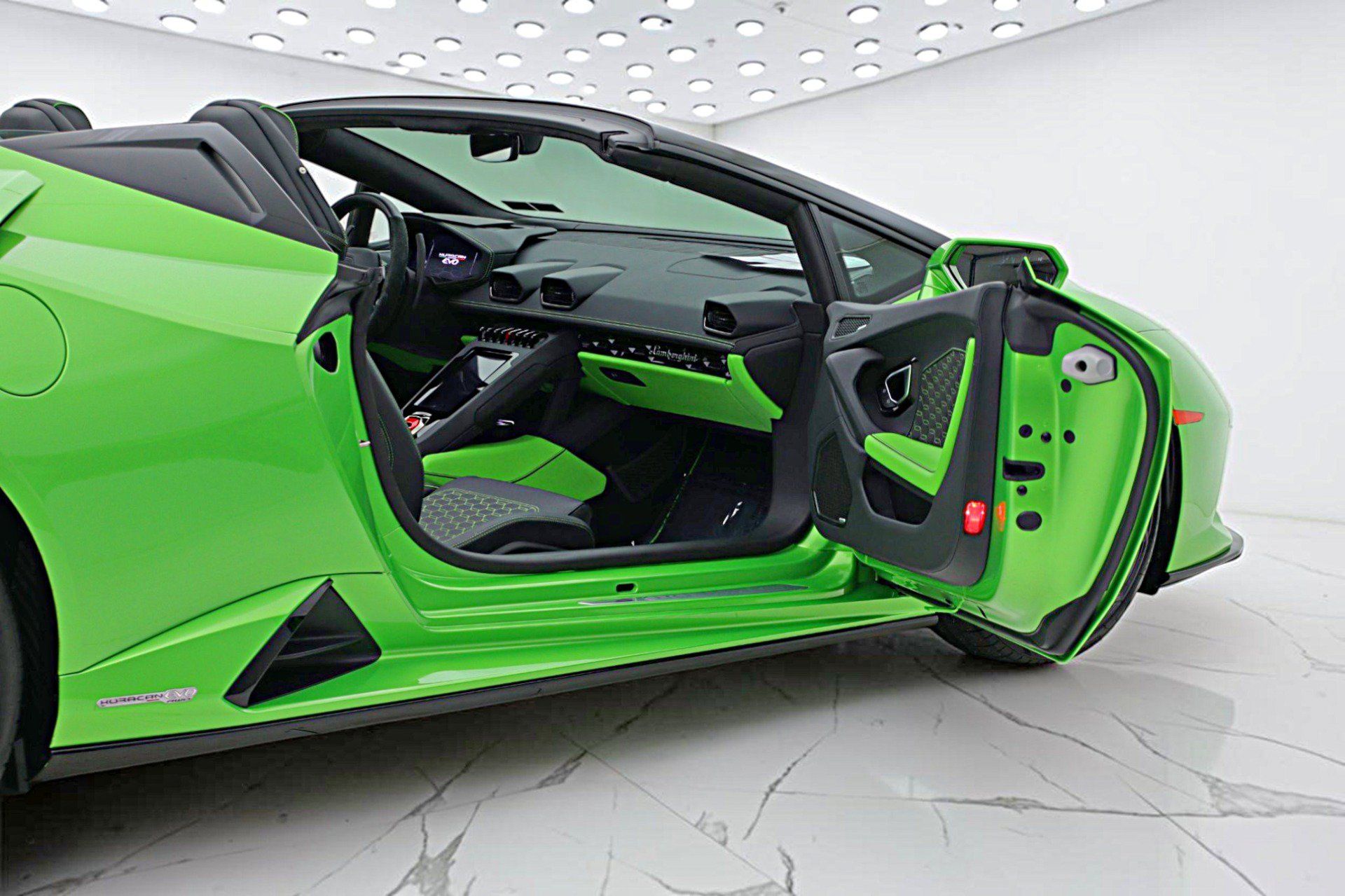 Used 2023 Lamborghini Huracan EVO RWD image 12