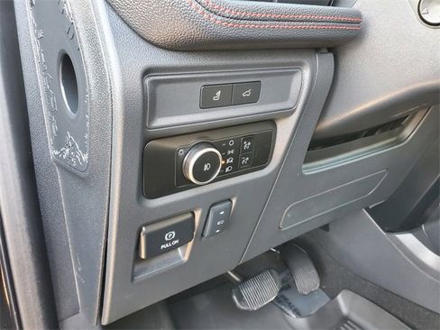 Used 2024 Ford Expedition Limited image 11