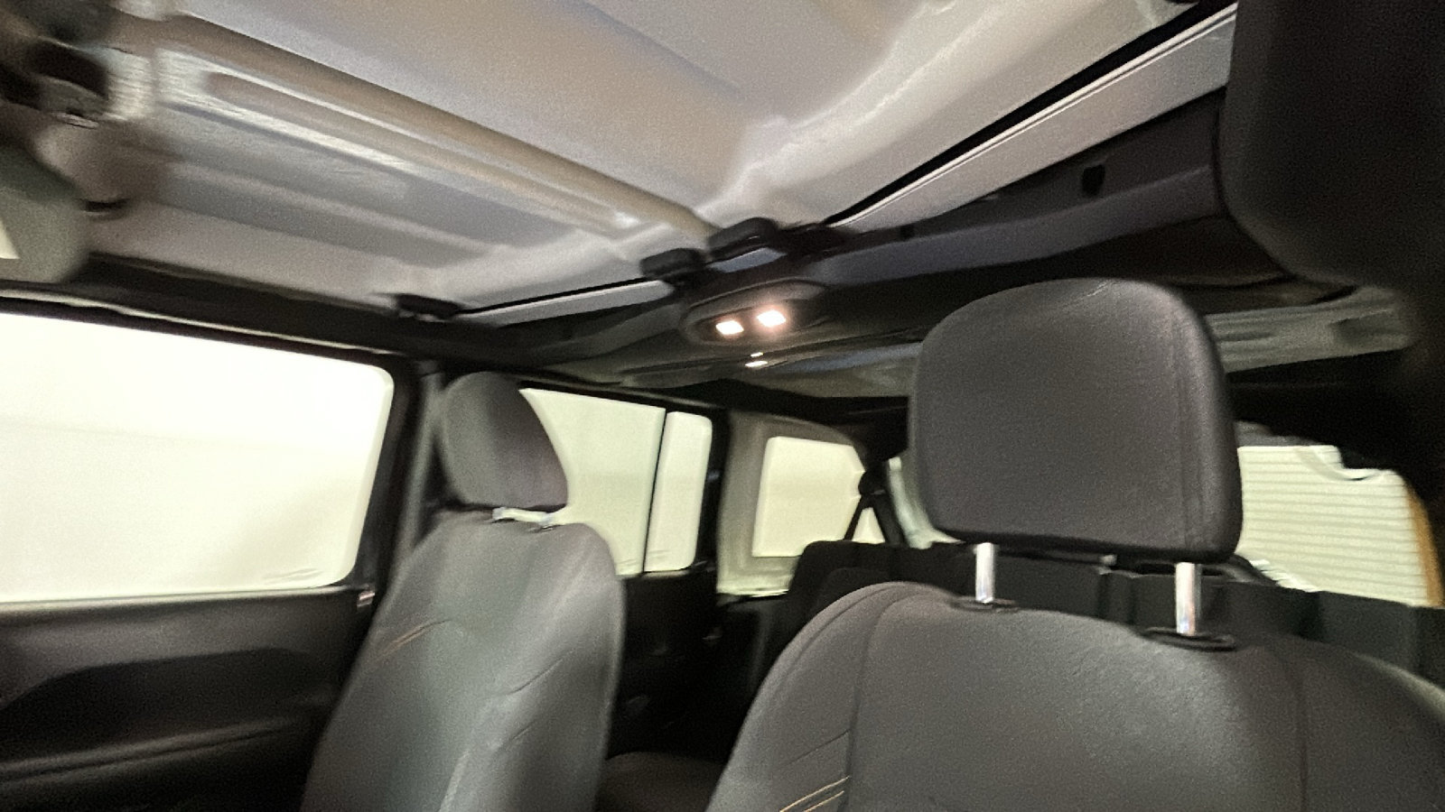 Used 2024 Jeep Wrangler Unlimited AWD/4WD image 14
