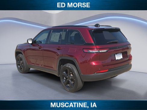 Certified 2024 Jeep Grand Cherokee Limited w/ Black Appearance Package AWD/4WD image 3