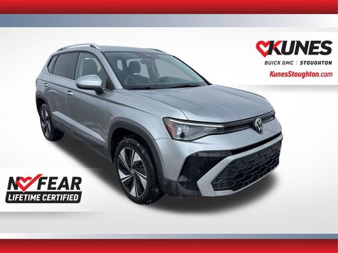 Used 2025 Volkswagen Taos SE AWD/4WD image 3