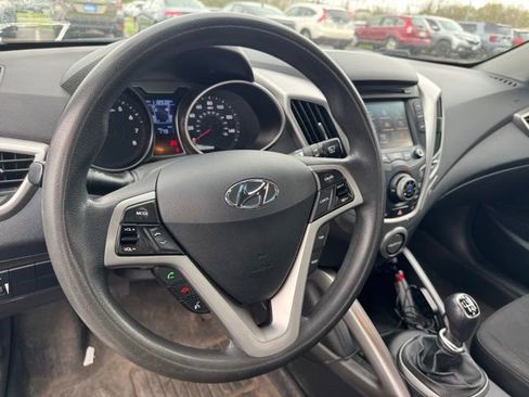 Used 2014 Hyundai Veloster FWD image 11