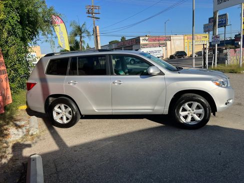 Used 2010 Toyota Highlander 2WD w/ Extra Value Pkg 2 image 4