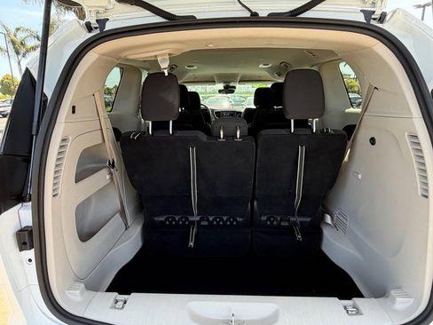 Used 2023 Chrysler Voyager LX FWD image 6