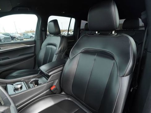 Used 2024 Jeep Grand Cherokee Limited image 34