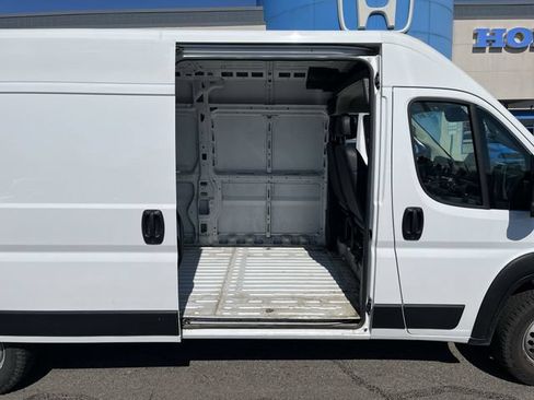 Used 2025 RAM ProMaster 2500 w/ Convenience Group FWD image 17