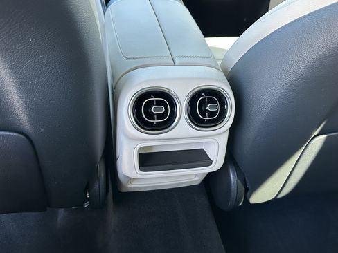 Used 2024 Mercedes-Benz GLC 300 4MATIC image 17
