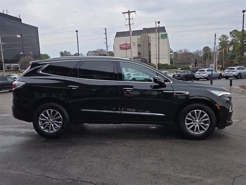 Used 2024 Buick Enclave Essence image 6