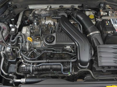 Used 2023 Volkswagen Taos S w/ Driver Assistance Package FWD image 9