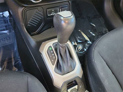 Used 2017 Jeep Renegade Latitude image 21