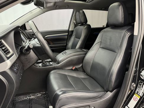 Used 2019 Toyota Highlander Limited image 8